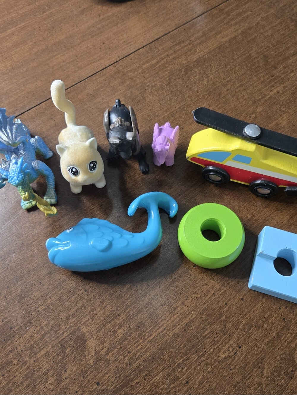 *SALE* Lot of 8 Small Kids Toys Figures Dragon Cat Fish Melissa and Doug